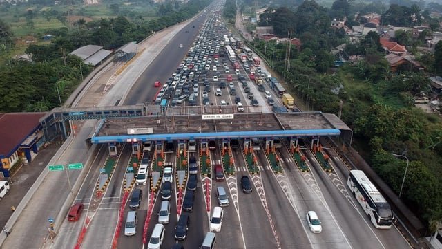 antarafoto puncak arus kepadatan kendaraan libur natal di puncak bogor 241223 ysw 1_ratio 16x9