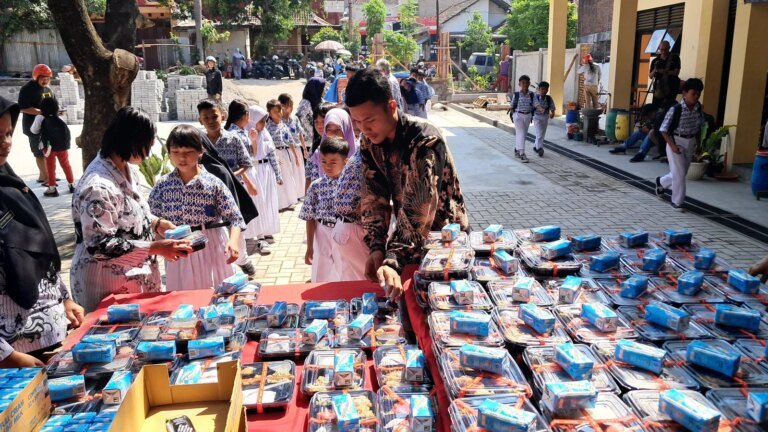 20241009132100 ilustrasi makan bergizi gratis