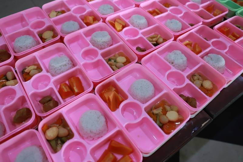 44649uji coba makan bergizi gratis digelar pemkot tangerang jamin kualitas gizi menu makan 44649