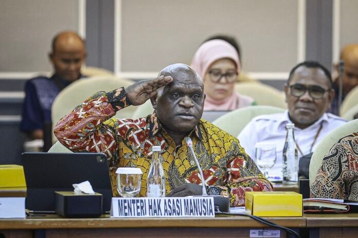 Menteri Hak Asasi Manusia HAM Natalius Pigai 696x464
