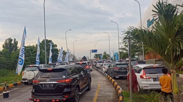 arus balik mudik lebaran polisi cegah kepadatan di rest area jalan tol uAHAr2V5KY