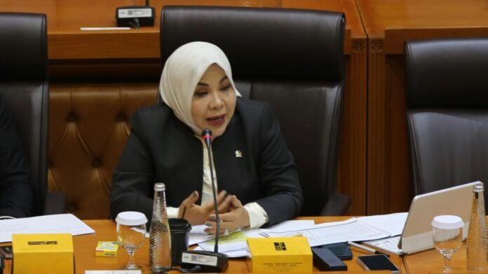 Anggota-Komisi-VII-DPR-RI-Rahmawati-Zainal-Paliwang-696x392