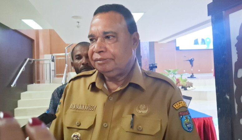 Bupati-Kepulauan-Yapen-Benyamin-Arisoy-di-Kota-Jayapura-1