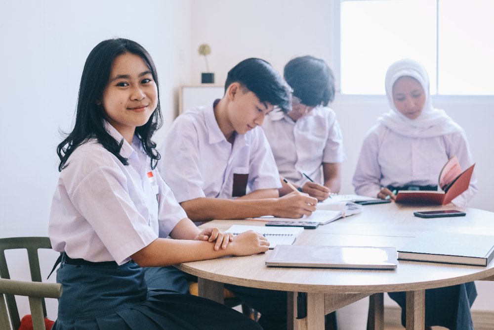 murid-sekolah-menengah-atas