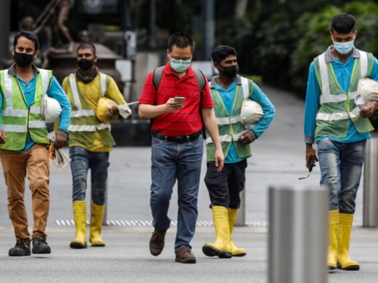 1629000086028-pekerja-migran-di-layananlayanan-penting