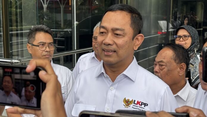 Kepala-Lembaga-Kebijakan-Pengadaan-BarangJasa-Pemerintah-LKPP-Hendrar-Prihadi-696x392