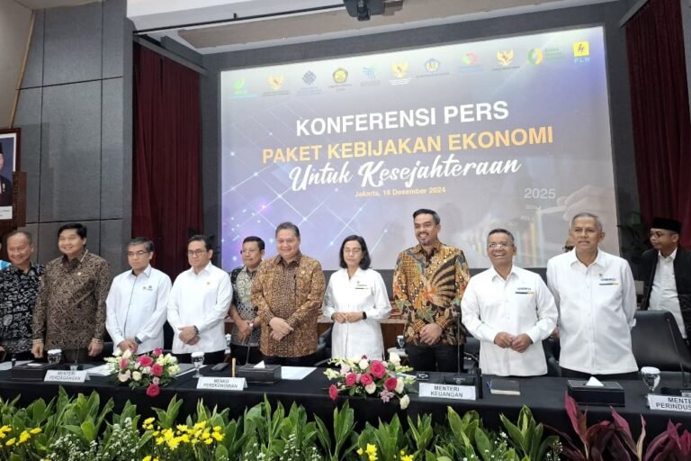 konferensi_pers_paket_kebijakan_ekonomi_ppn_12__2024-12-16_bisniscom_bisnis_indonesia_1734320385