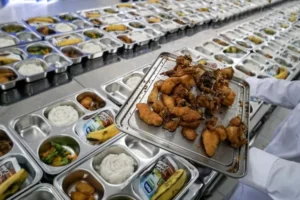 makan-gizi-gratis-prabowo-2479526764-300x200