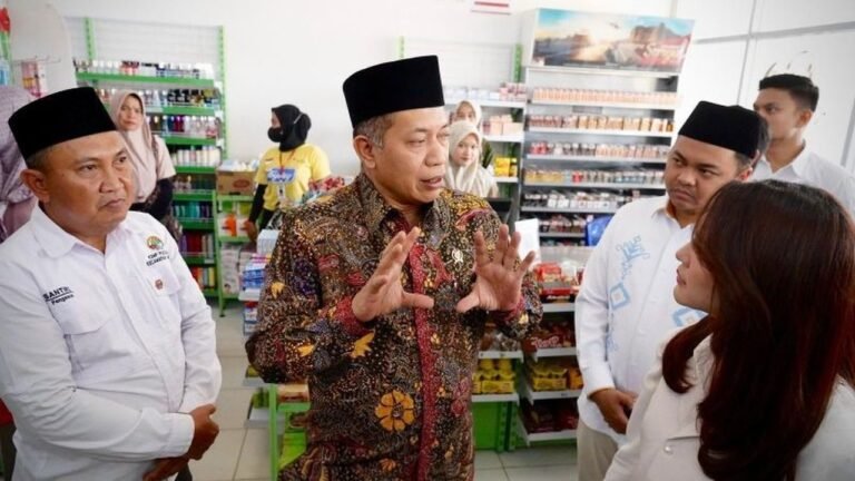 010037.360-fakta-menarik-80000-koperasi-desa-merah-putih-diluncurkan-menteri-ferry-soroti-pertumbuhan-pesat-dan-manfaatnya-1