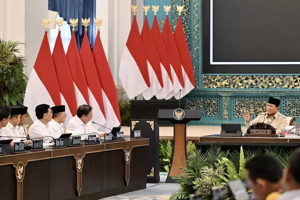 Presiden-Prabowo-Subianto-saat-memimpin-Sidang-Kabinet-Paripurna-2951901765.jpeg