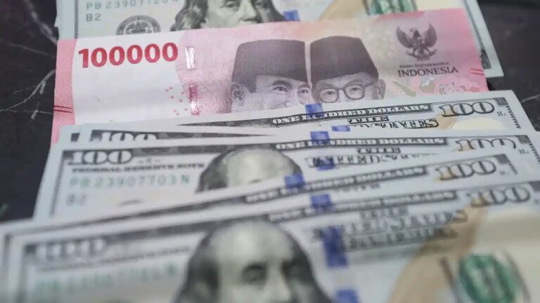 Rupiah-Ditutup-Menguat-Rp16768-per-USD-Sore-Ini_20260127_214354