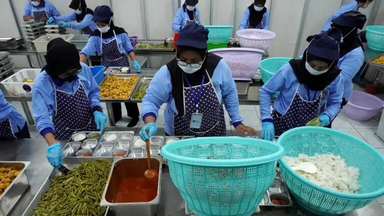 SPPG-Baleendah-Rancamanyar-Distribusikan-MBG_20250929_200538