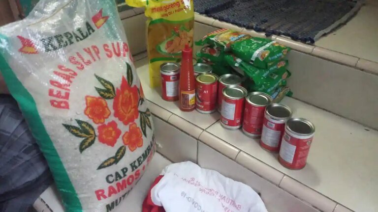 penyaluran-bansos-sembako-presiden-ri-masih-terus-berlangsung_20200707_183846