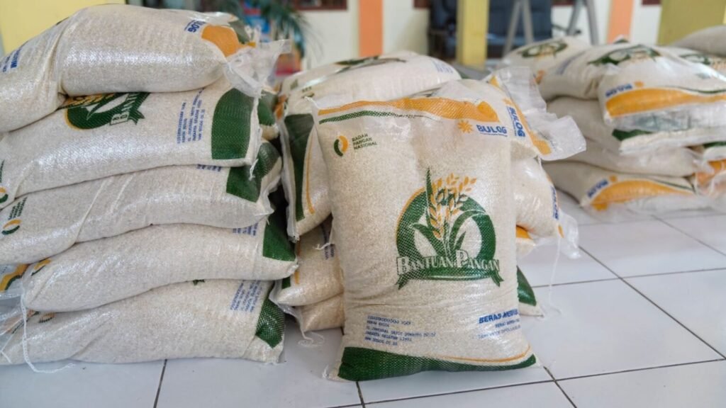 0_Bantuan_Pangan_Nasional_di_Kota_Mojokerto_Mulai_Disalurkan-1536x864