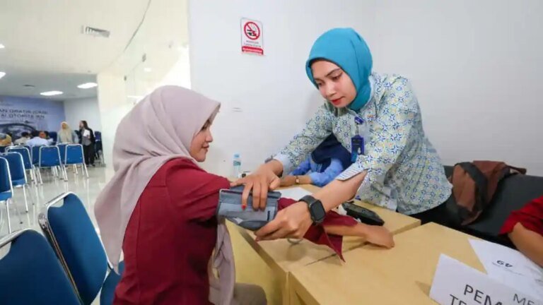 Antusiasnya-penerima-manfaat-dalam-program-cek-kesehatan-gratis-CKG