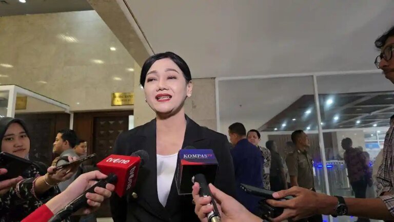 Calon-dewan-komisioner-Otoritas-Jasa-Keuangan-Friderica-Widyasari-Dewi-yakin-lolos