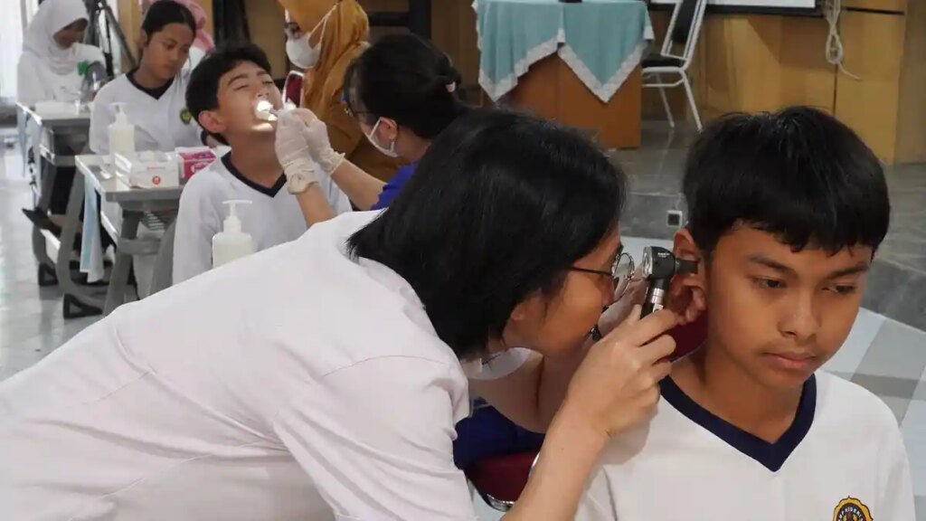 Cek-Kesehatan-Gratis-di-SMPN-5-Bandung_20250805_092543