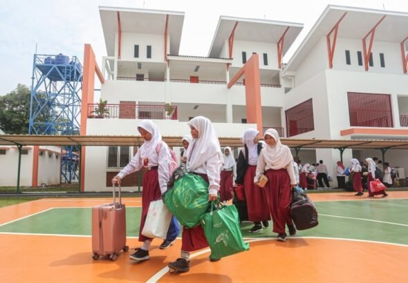 Hari_pertama_siswa_mengikuti_MPLS_di_Sekolah_Rakyat_Menengah_Per-2025_07_14-16_49_14_70d8d1dd42fe3f8d9438641bc6599550_960x640_thumb
