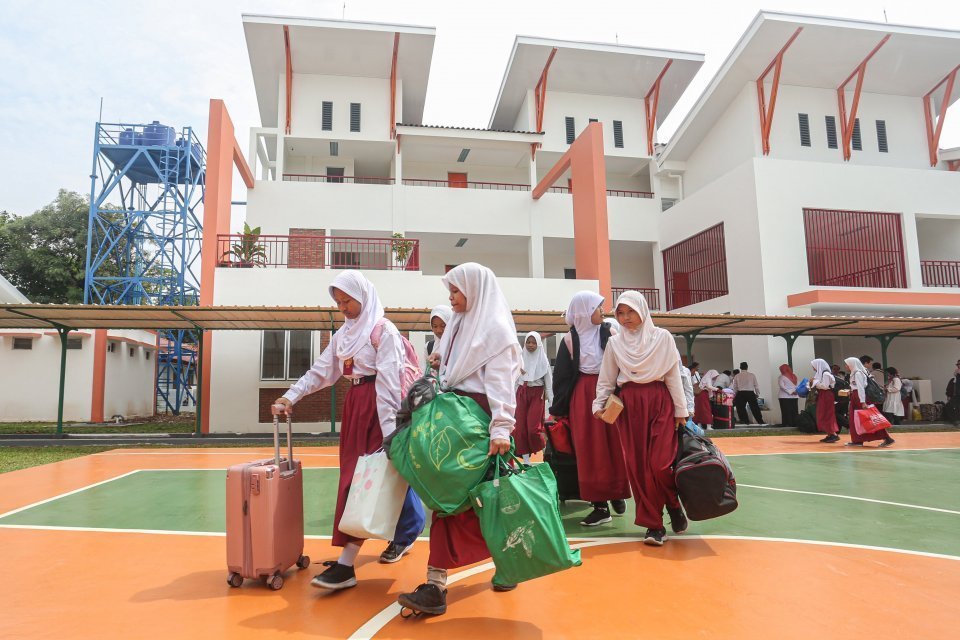 Hari_pertama_siswa_mengikuti_MPLS_di_Sekolah_Rakyat_Menengah_Per-2025_07_14-16_49_14_70d8d1dd42fe3f8d9438641bc6599550_960x640_thumb