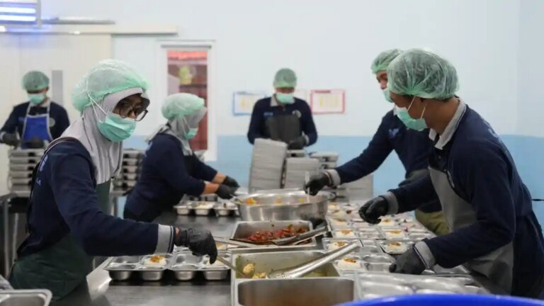 Pasca-Lebaran-MBG-Kembali-Beroperasi-3298-Porsi-Disalurkan-Pengawasan-Diperketat