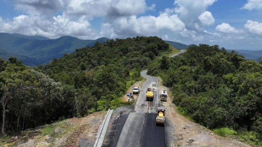 TRANS-PAPUA-Pembangunan-jalan-trans-Papua-Jayap
