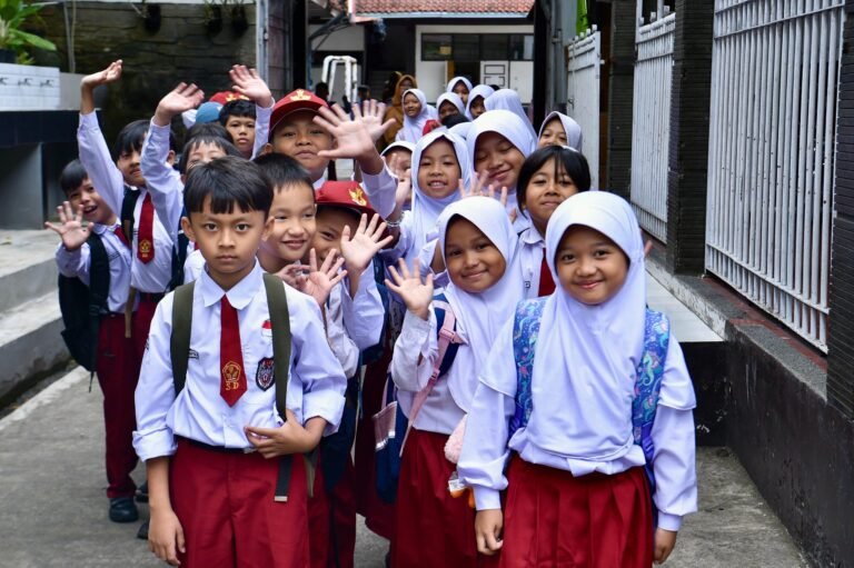 pp-tunas-berlaku-kemendikdasmen-terapkan-7-kaih-dan-3s-untuk-cegah-adiksi-gawai-pada-siswa-28032026-191514