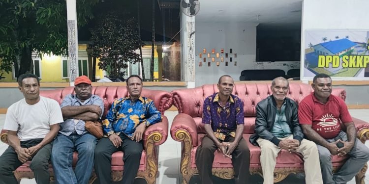 Para-tokoh-adat-Papua-750x375