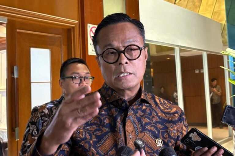 Chief-Operating-Officer-COO-Danantara-Indonesia-sekaligus-Kepala-BP-BUMN-Dony-Oskaria-860x573
