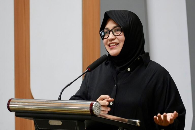 Deputi-Bidang-Pengembangan-Talenta-dan-Daya-Saing-Koperasi-di-Kementerian-Koperasi-Destry-Anna-Sari