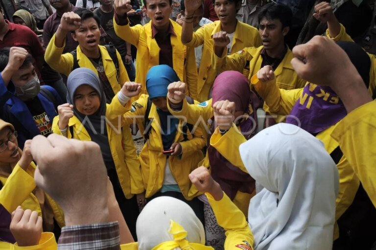 demo-mahasiswa-ui-3hnh-dom-2341765713