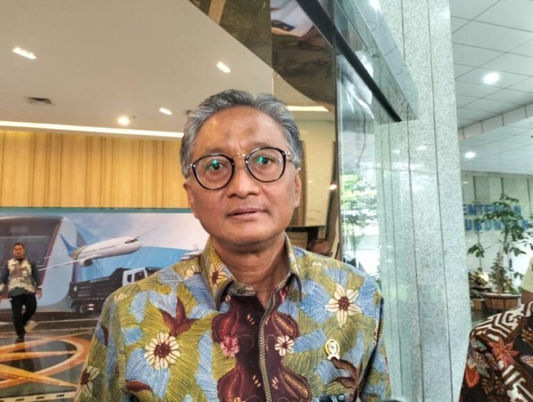 Menteri-Pekerjaan-Umum-PU-Dody-Hanggodo-saat-ditemui-di-Gedung-Karsa-768x579