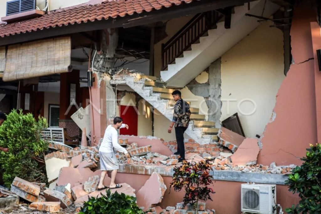 gempa-bumi-di-labuan-bajo-ntt-1owir-dom