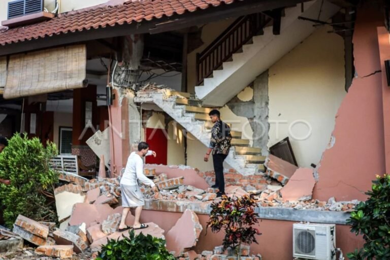 gempa-bumi-di-labuan-bajo-ntt-1owir-dom