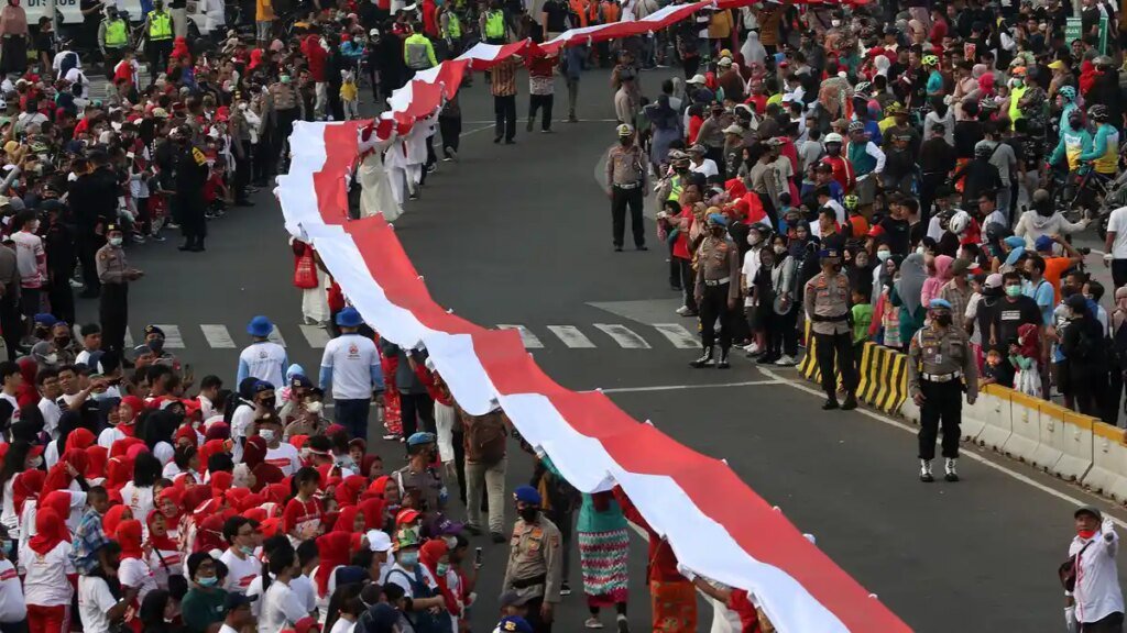 kirab-merah-putih-di-jakarta_20220828_182317