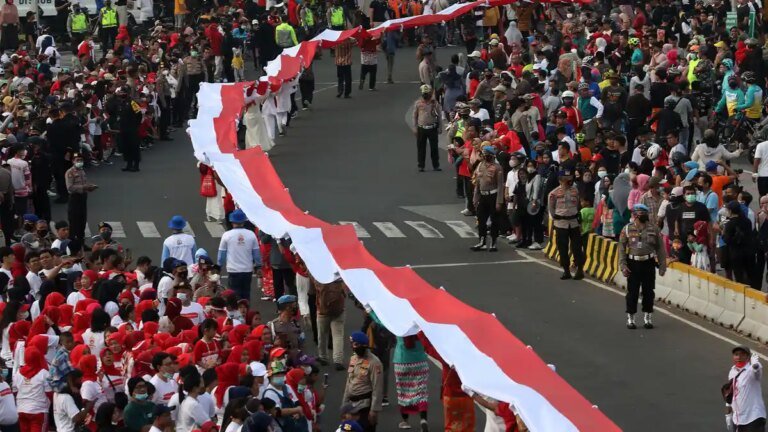 kirab-merah-putih-di-jakarta_20220828_182317