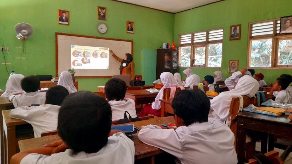 platform-merdeka-mengajar-bantu-jutaan-guru-tingkatkan-kompetensi-nRLKrW5hks