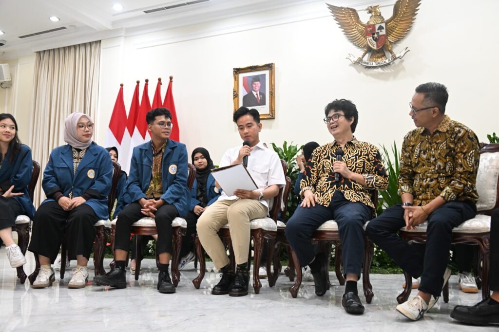 wapres-terima-aspirasi-mahasiswa-unair-tegaskan-komitmen-pemerintah-pada-suara-generasi-muda0-07112025-110308