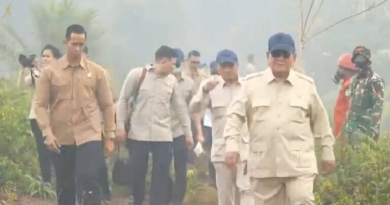 17988-presiden-prabowo-subianto-tinjau-kebakaran-hutan