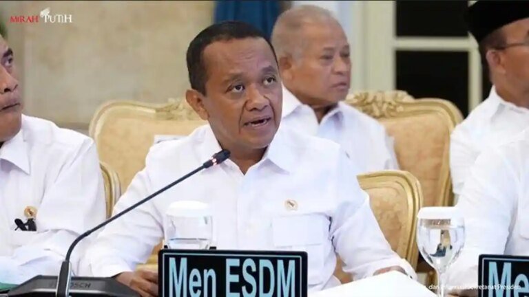 Menteri-ESDM-Bahlil-Lahadalia-di-sidang-kabinet-paripurna