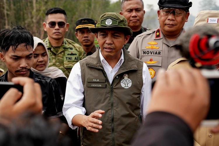 2026-10-12-menhut-minta-penanganan-karhutla-di-kalsel-tetap-maksimal-hotspot-turun-jadi-15-titik