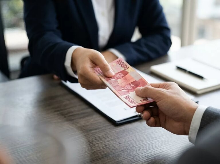 Frekuensinewscom-Mata-Uang-Lokal-Rupiah-Seratus-ribu-3820029068
