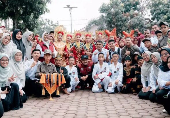 GUS-IPUL-BERSAMA-SISWA