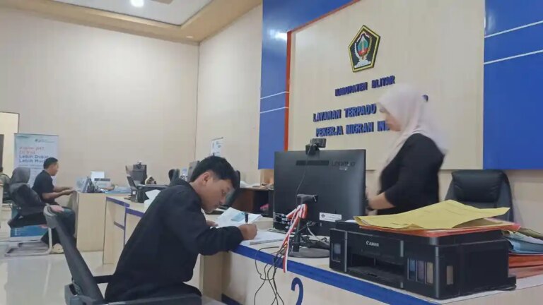 Ilustrasi-pelayanan-administrasi-bagi-pekerja-migran-Indonesia-blitar