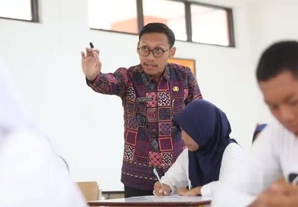 Muhammad-Asrafil-Husein-La-Ede-guru-Sekolah-Rakyat-Menengah-Atas-26-Makassar
